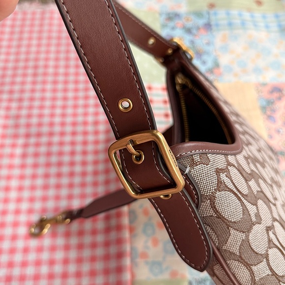 Coach Hamptons Hobo Bag In Signature Jacquard - Picture 4 of 7